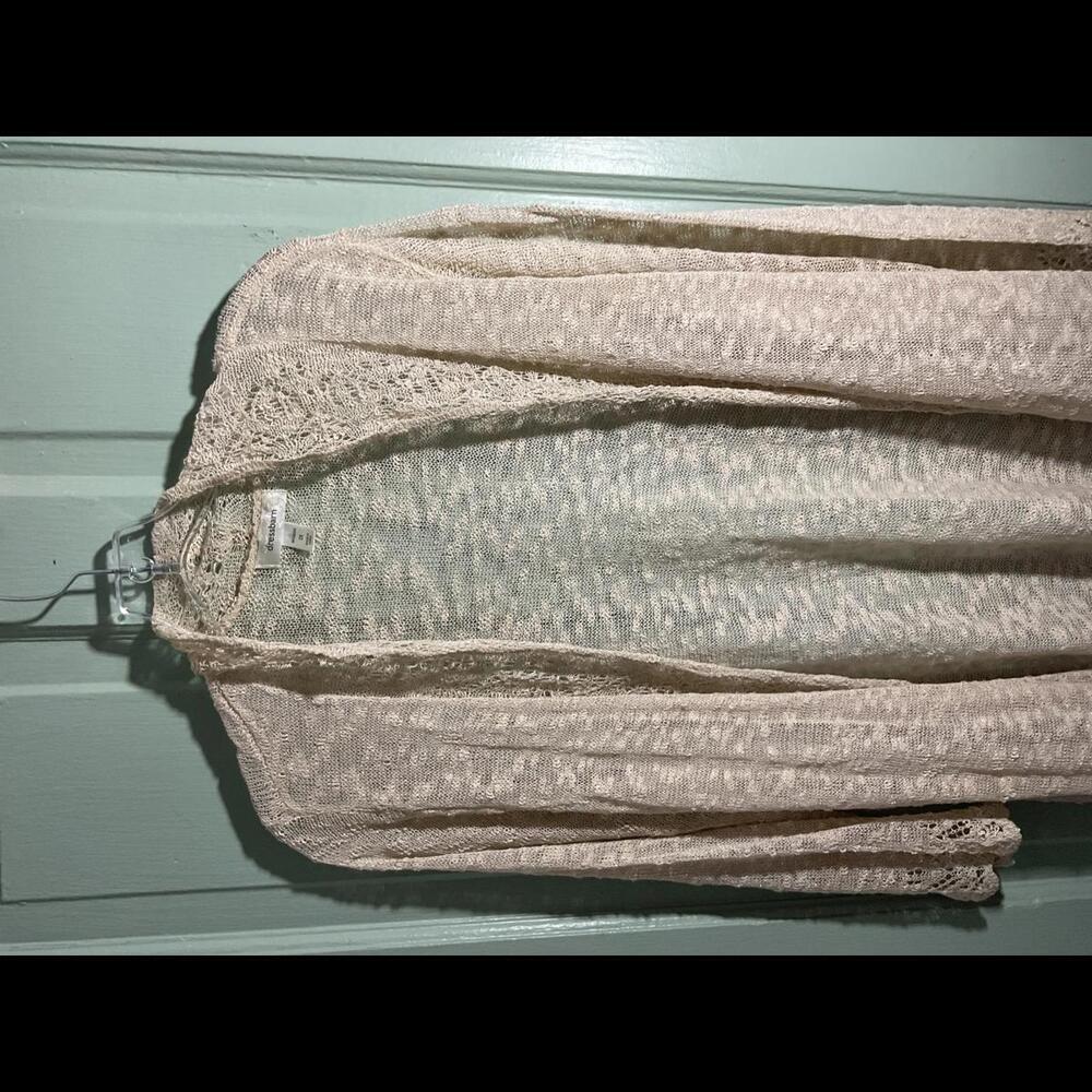 Lightweight Open Knit  Delicate With Scalloped edges  Size 2X - Picture 2 of 12